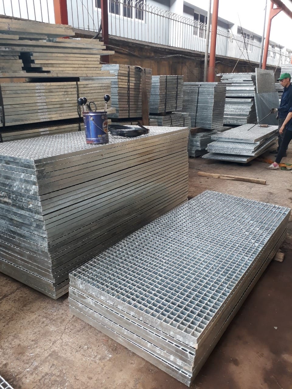 Tấm sàn grating mạ kẽm - Có gì đặc biệt và tại sao nên lựa chọn?