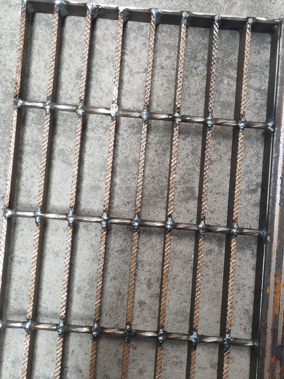 Tiêu chuẩn cơ sở sản xuất tấm Grating Tiến Bộ
